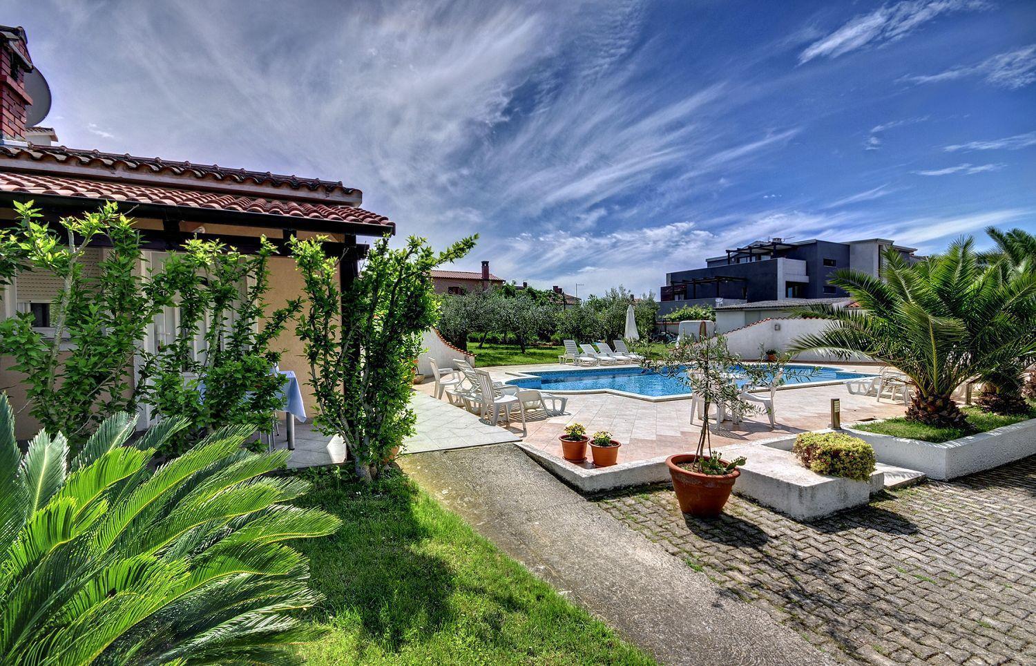 Zum Sandstrand Sind Es Wenige Gehminuten - Geniessen Sie Aber Auch Die Zeit Am Pool Medulin Exterior photo
